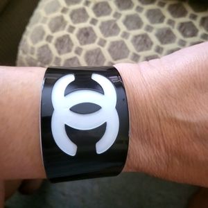 Chanel cuff black